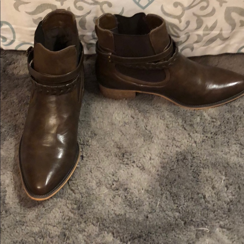 Women’s size 11 brown boots